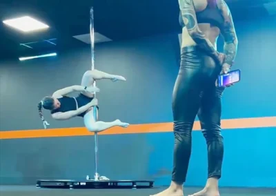 Cours d'initiation à la Pole Dance à domicile à Lyon à Chamonix.